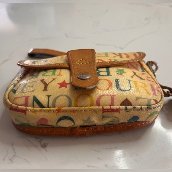 Dooney & Bourke Vintage Wristlet- EUC - Picture 5 of 15